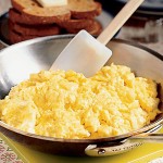 Can dogs eat scrambled eggs